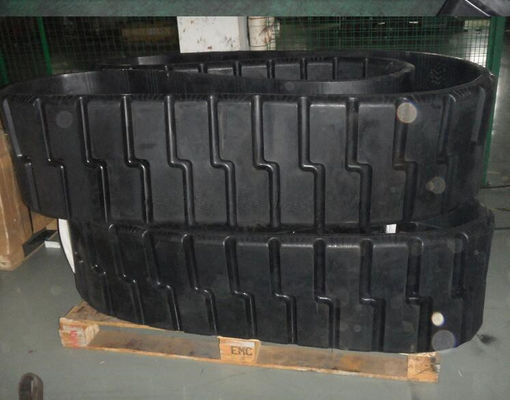 470x152.4x56 滑らかまたは彫刻されたパターン PF6110 ゴムレール 52リンクを持つアスファルトパバーパーツ