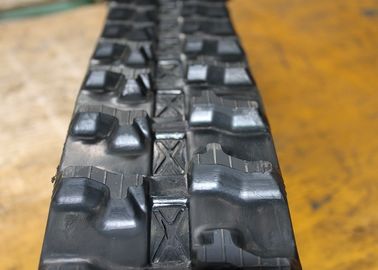 ゴム製小型掘削機トラック150mm x 72mm 34のリンク傷ついている3つの金属の中心