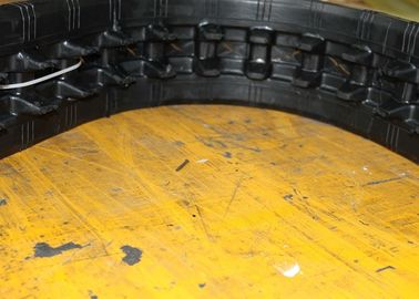 ゴム製小型掘削機トラック150mm x 72mm 34のリンク傷ついている3つの金属の中心